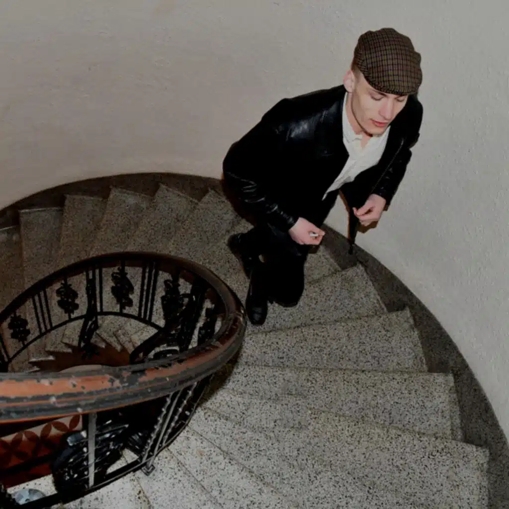 artist-header-image