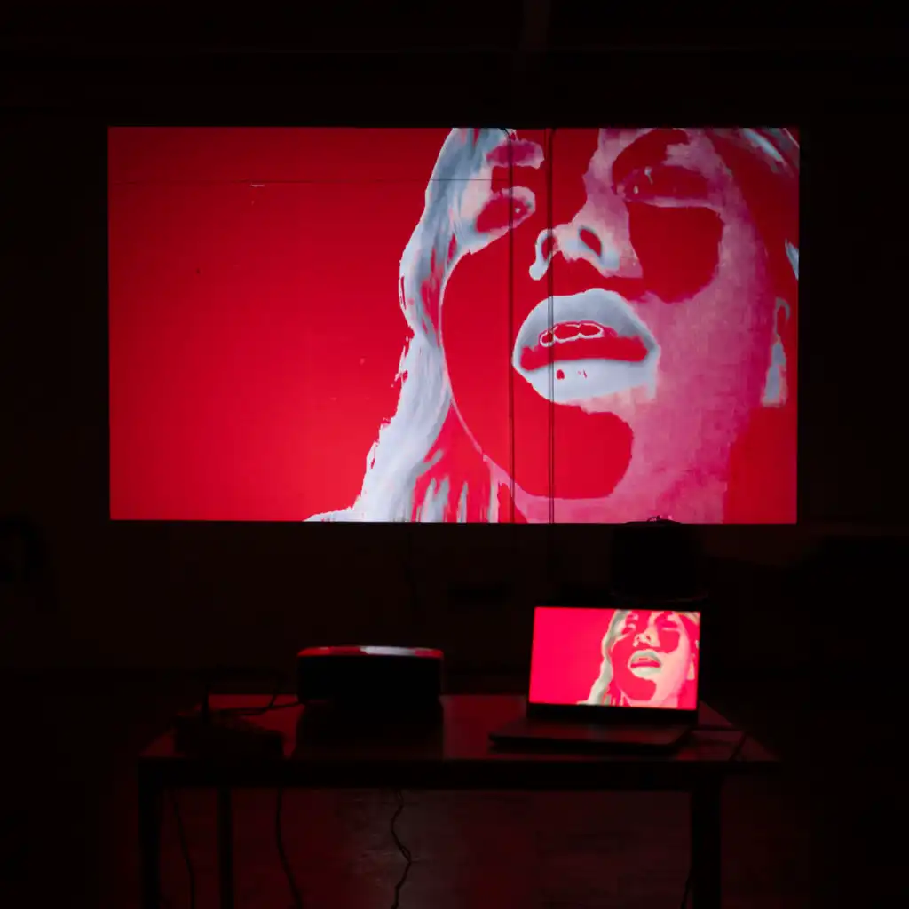 artist-header-image