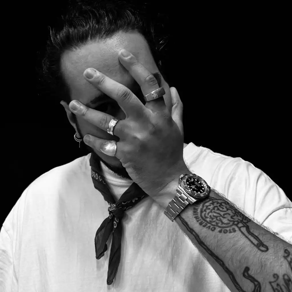 artist-header-image