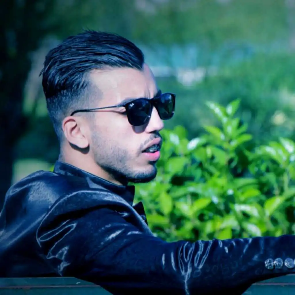 artist-header-image