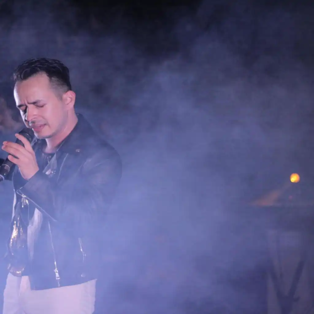 artist-header-image