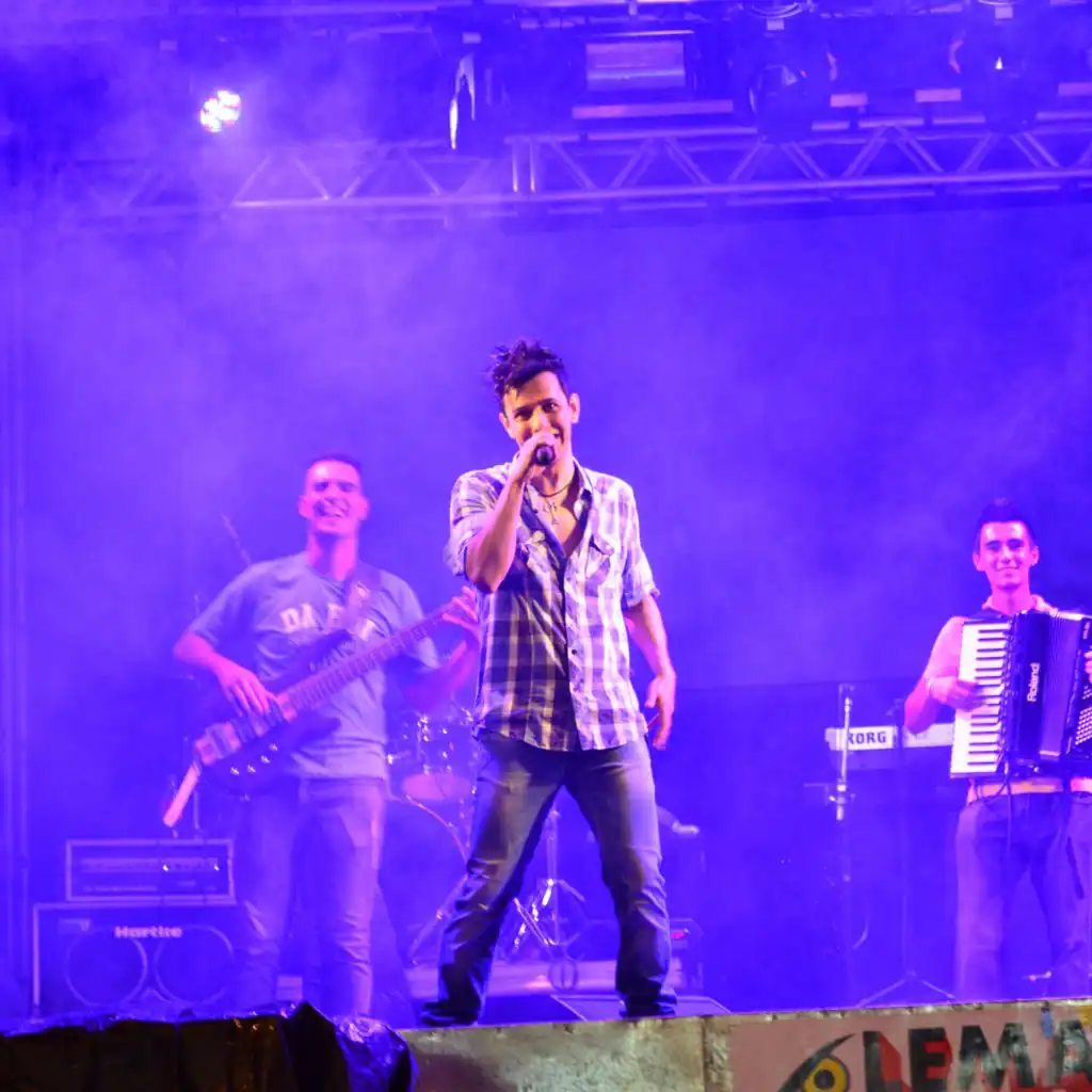 artist-header-image