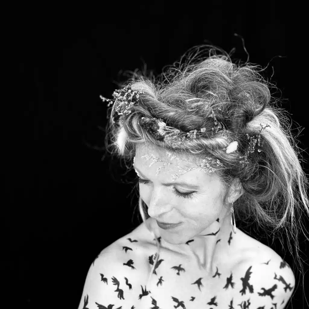artist-header-image