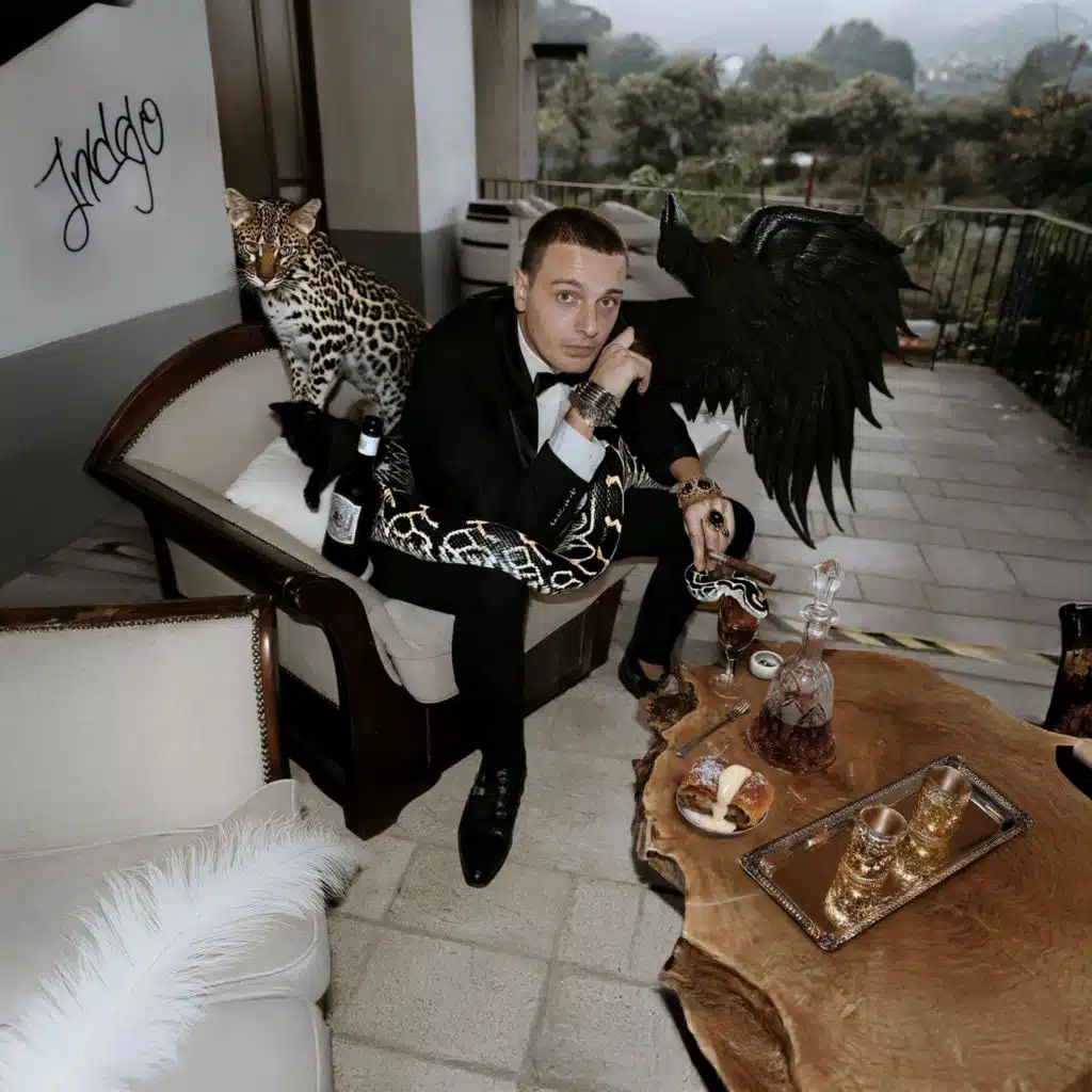 artist-header-image