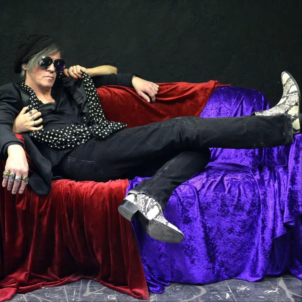 artist-header-image