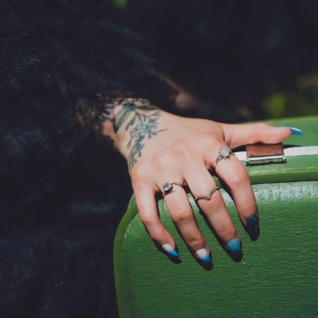 artist-header-image