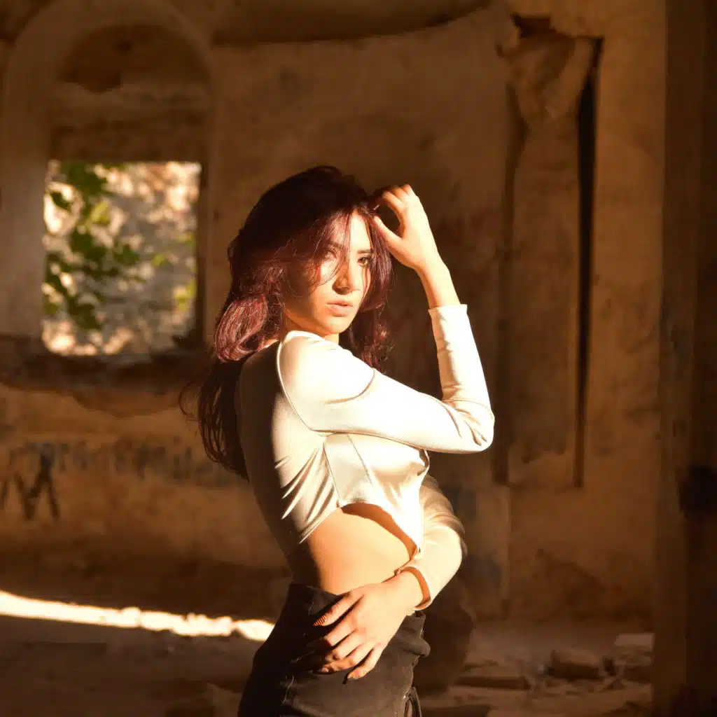artist-header-image