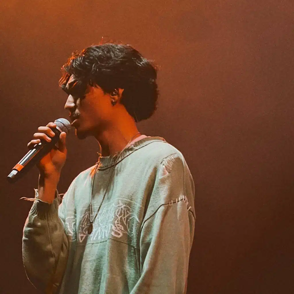 artist-header-image