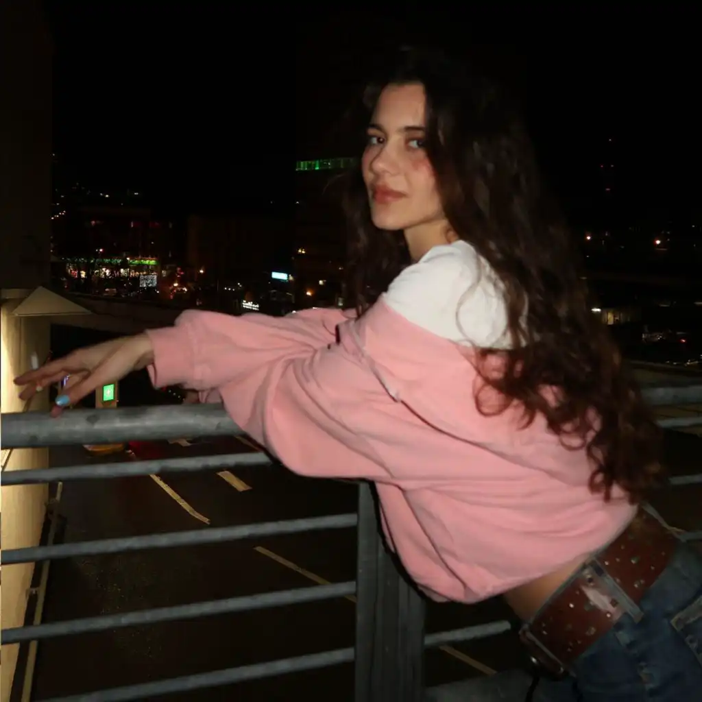 artist-header-image