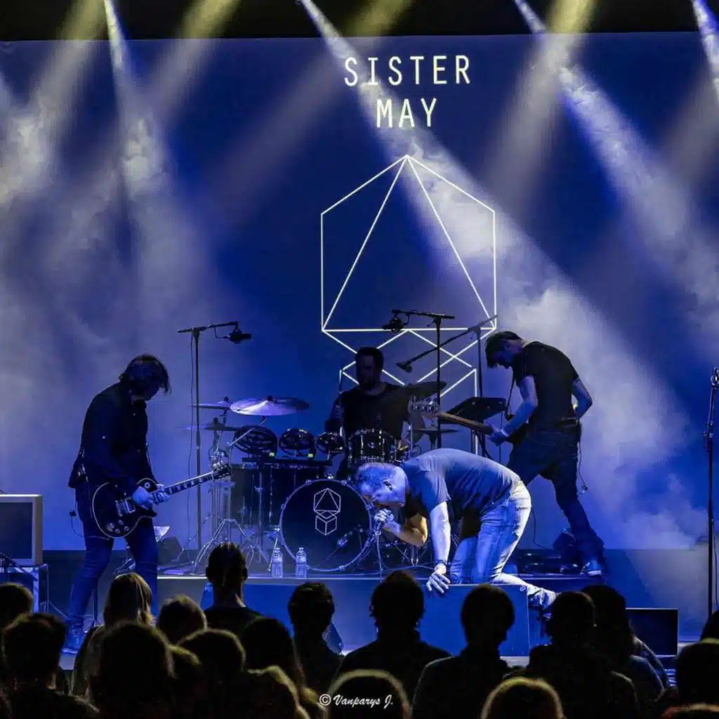artist-header-image
