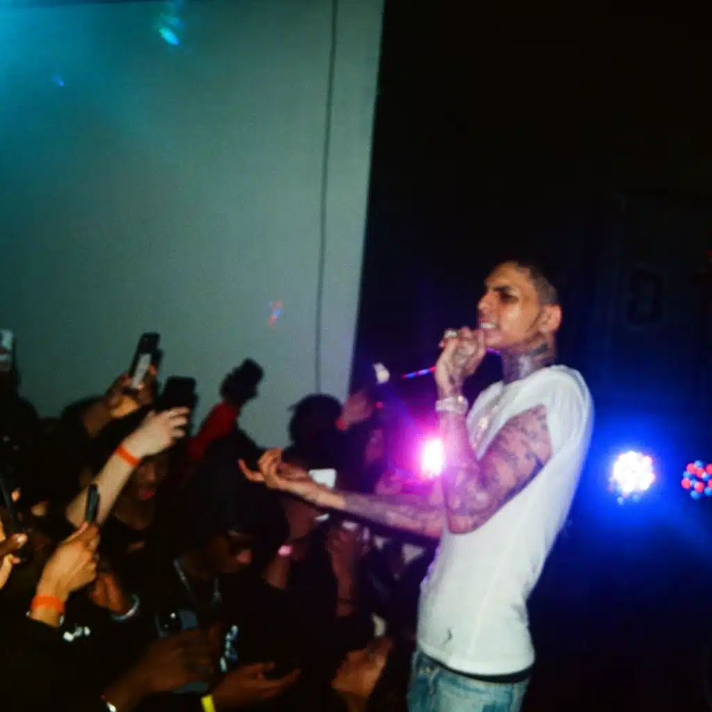 artist-header-image