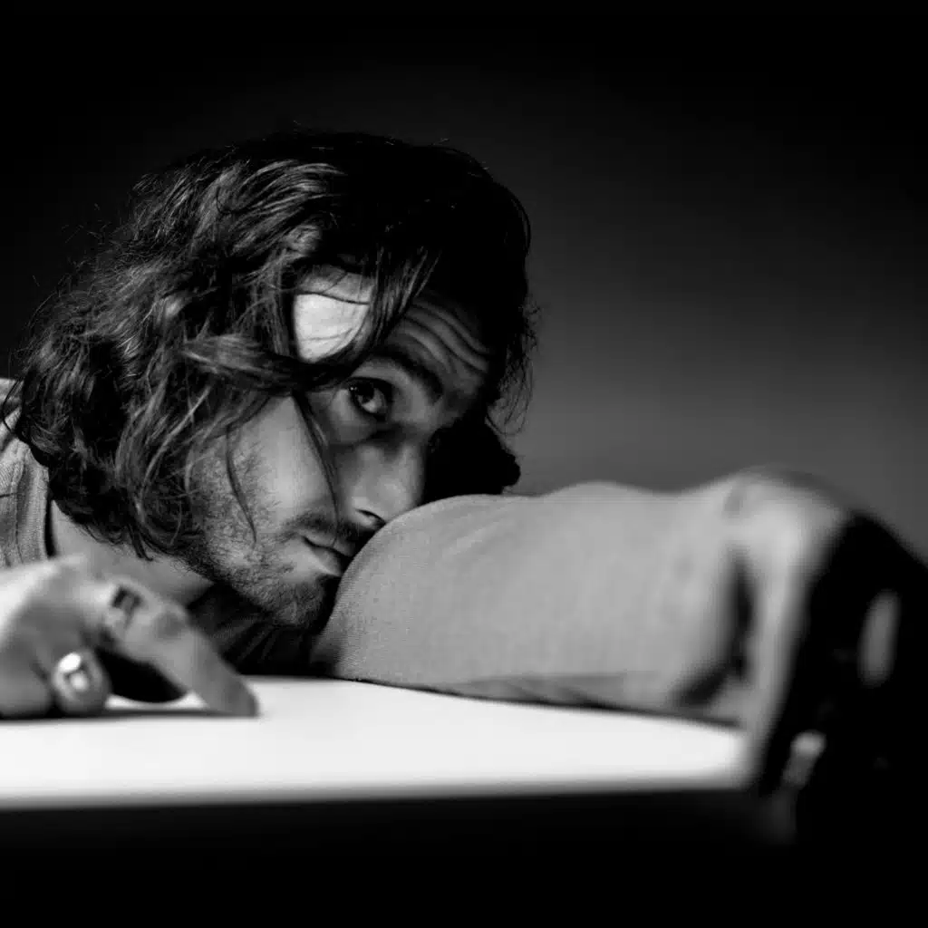 artist-header-image