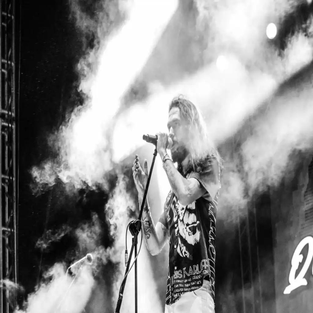 artist-header-image