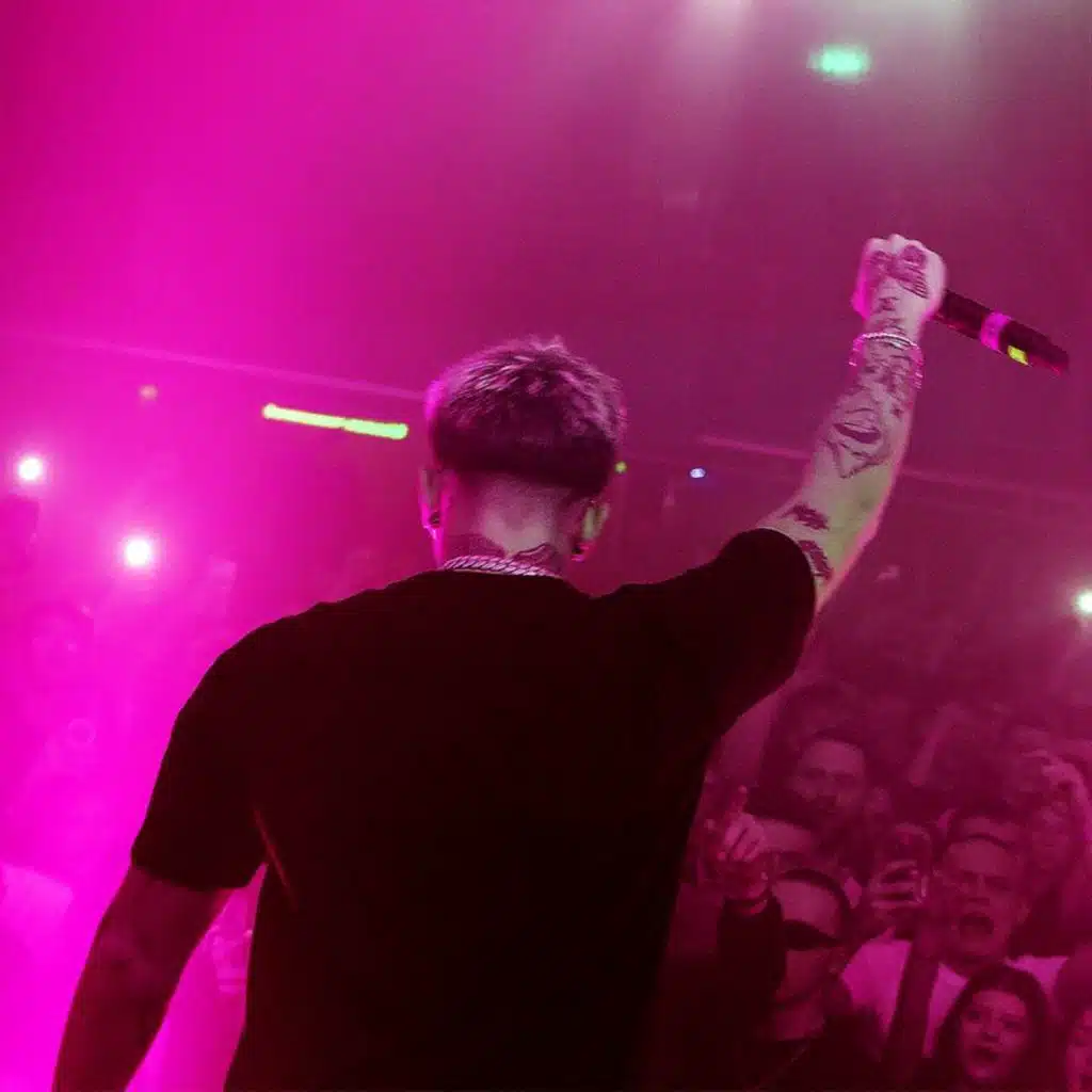 artist-header-image