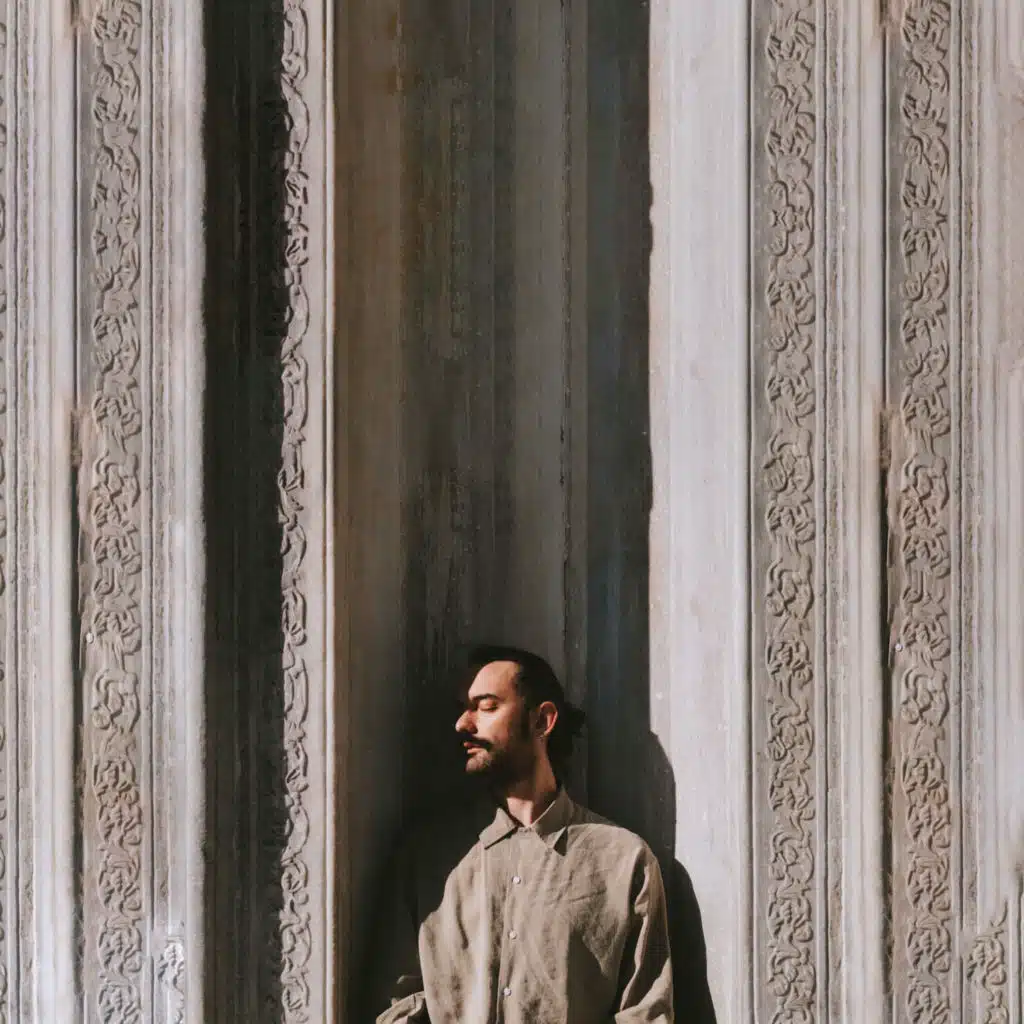 artist-header-image
