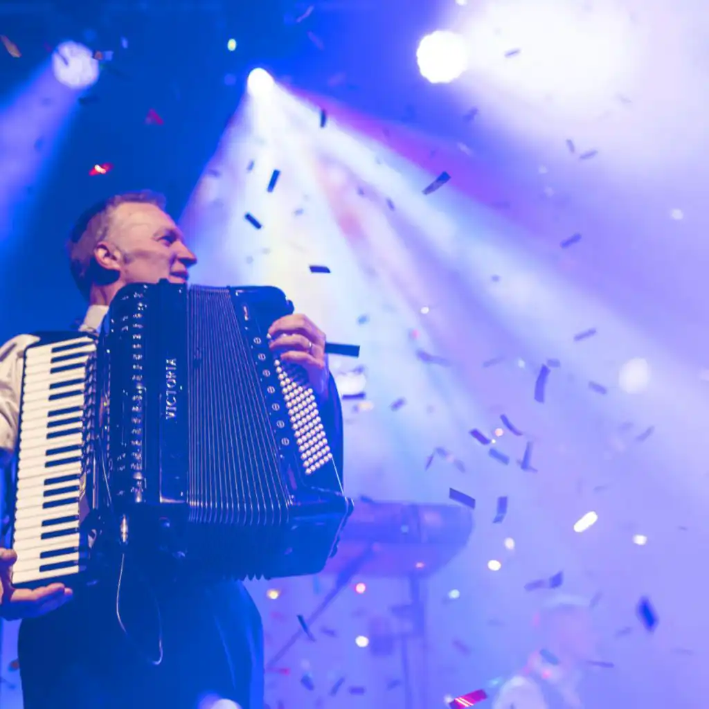 artist-header-image