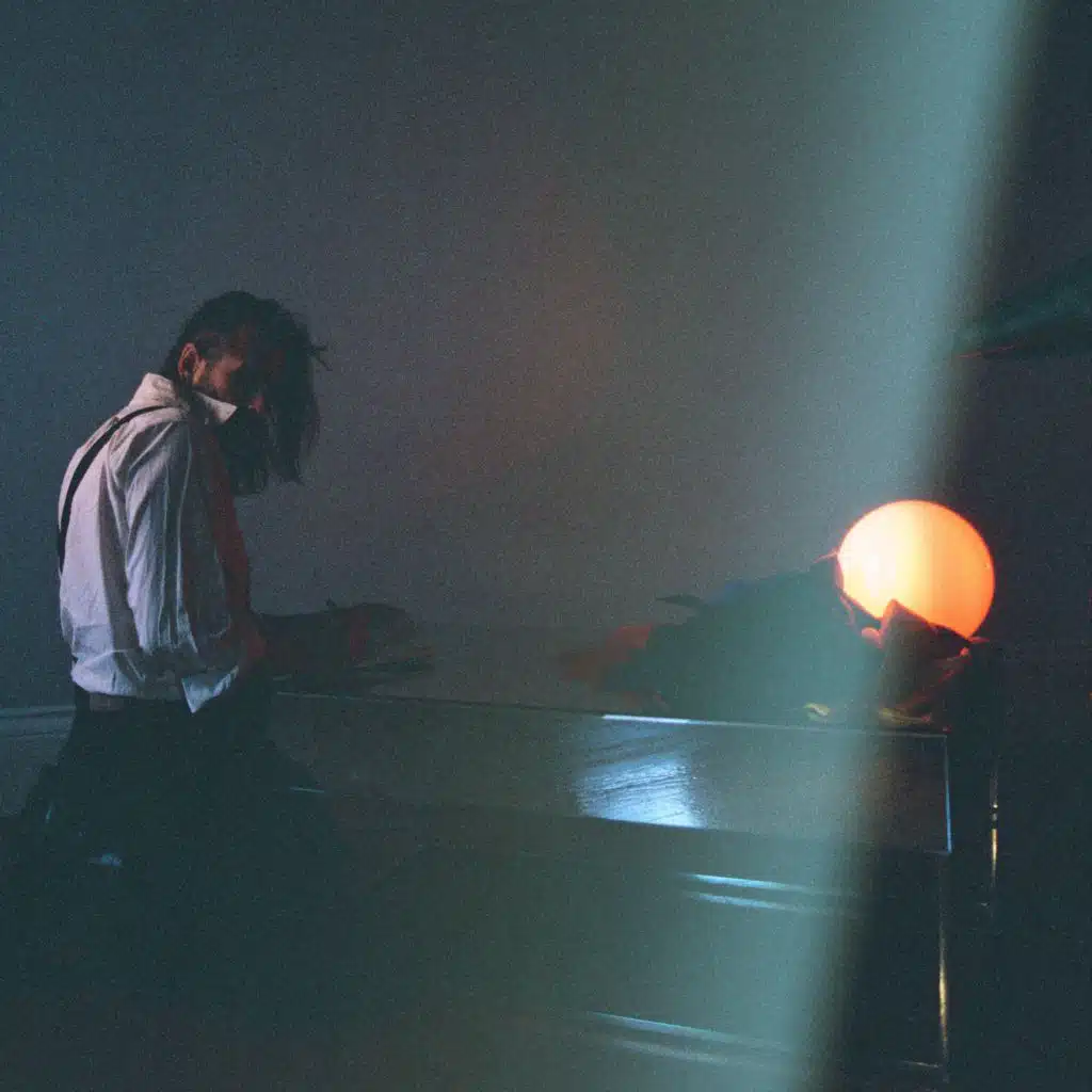 artist-header-image