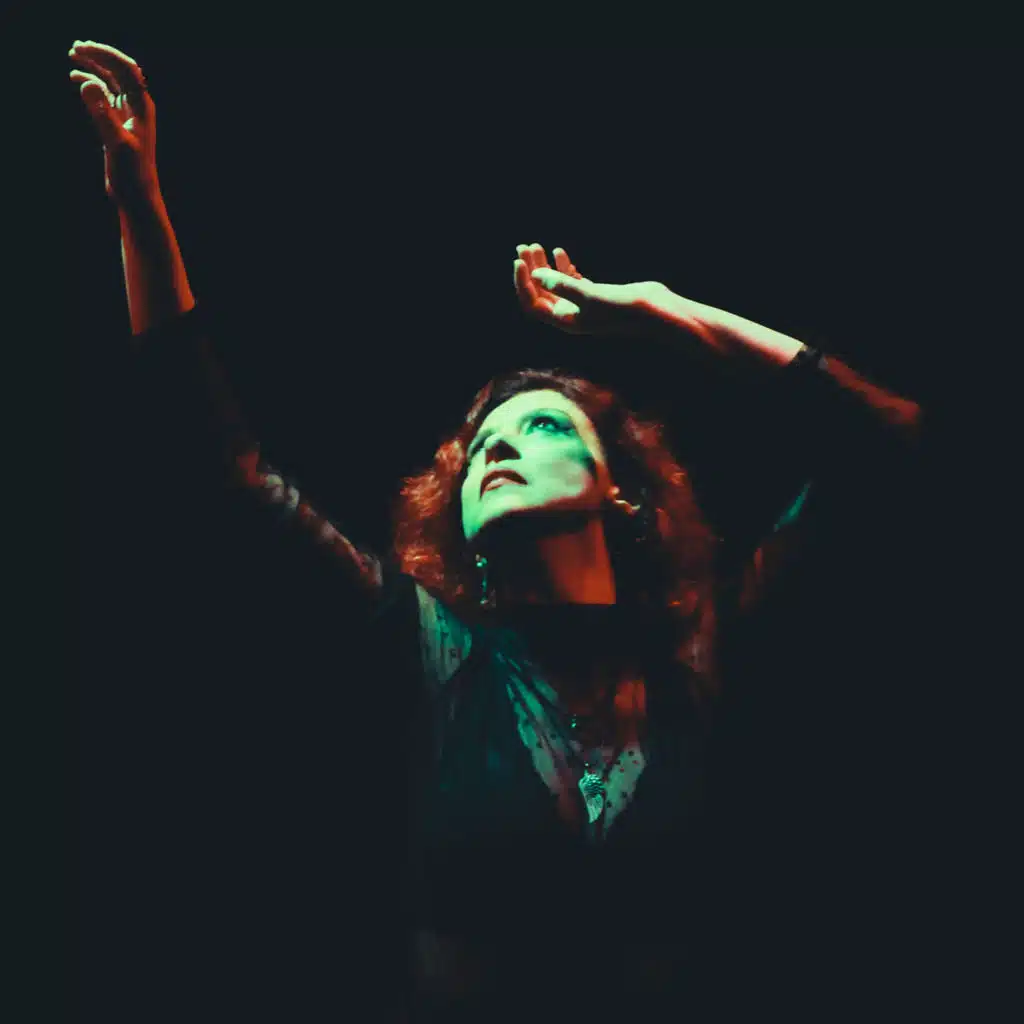 artist-header-image