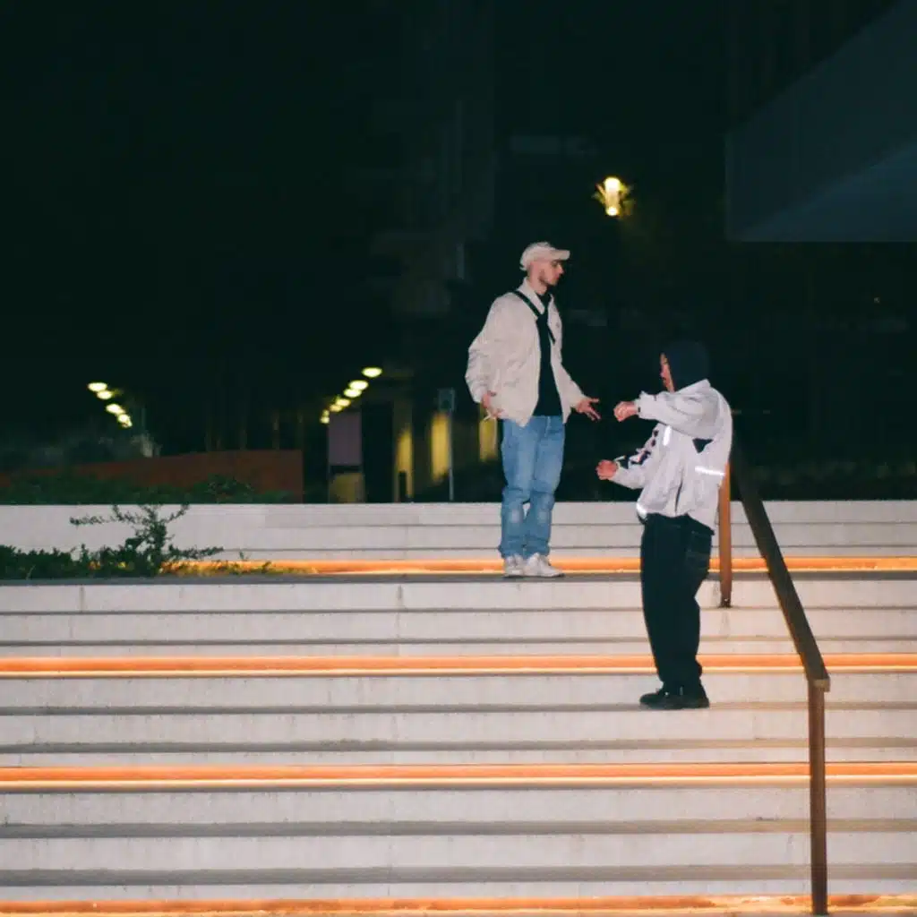 artist-header-image