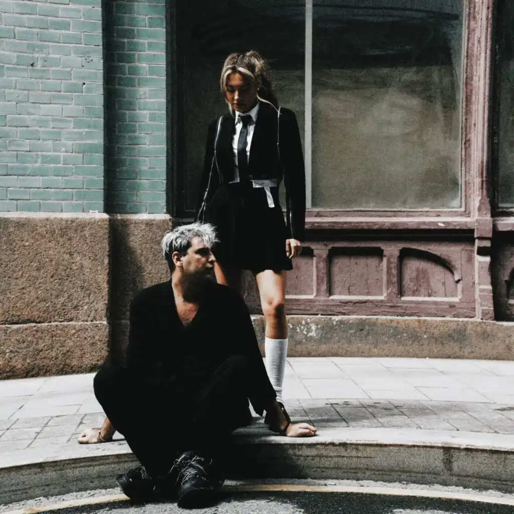 artist-header-image