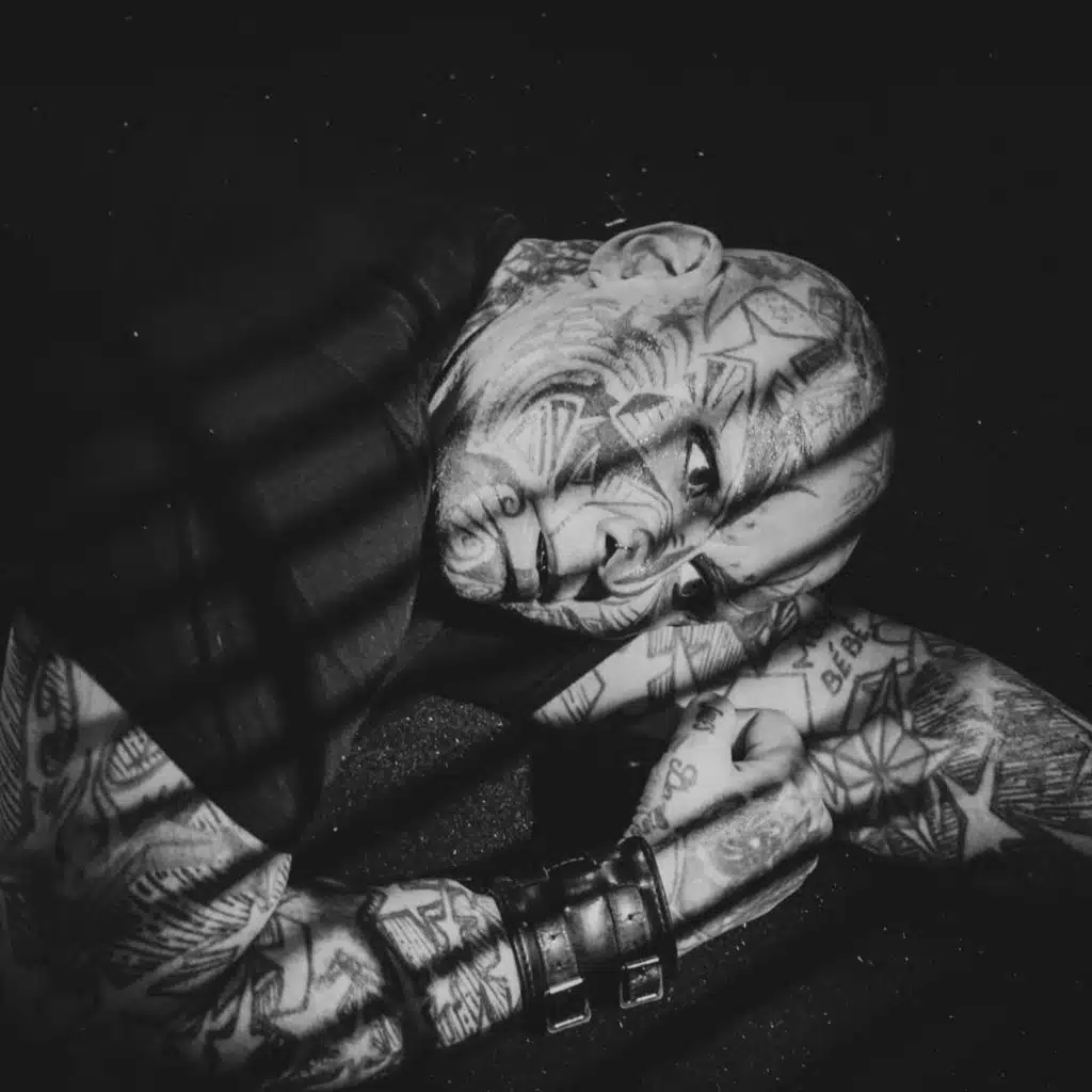 artist-header-image