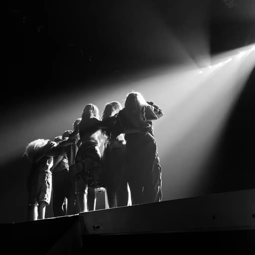 artist-header-image