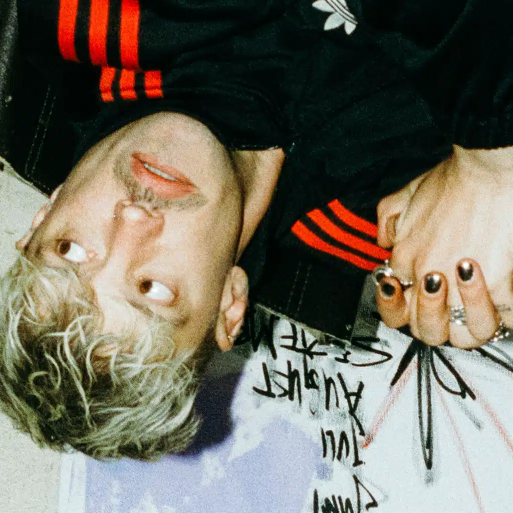 artist-header-image
