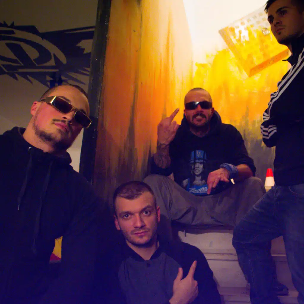 artist-header-image