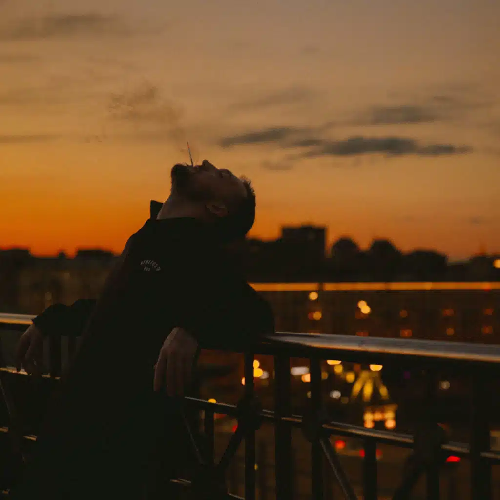 artist-header-image