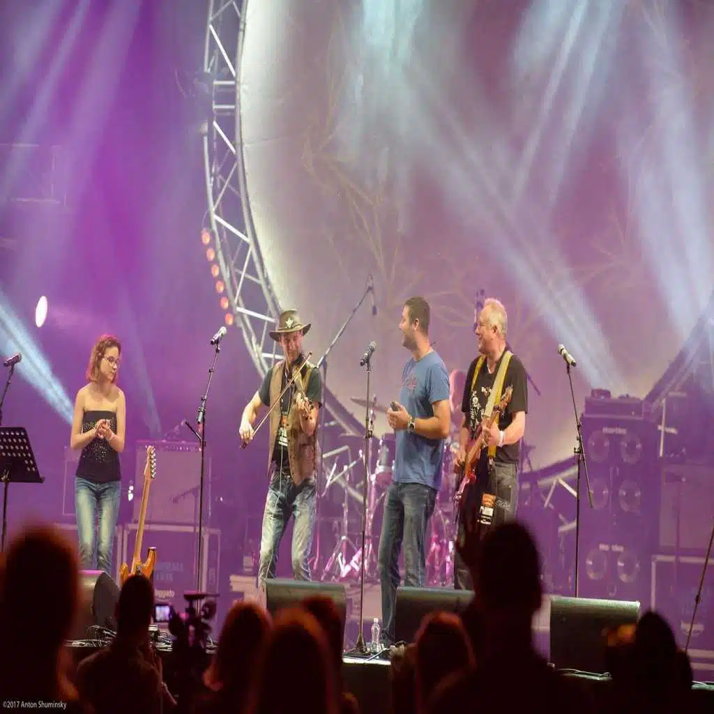artist-header-image
