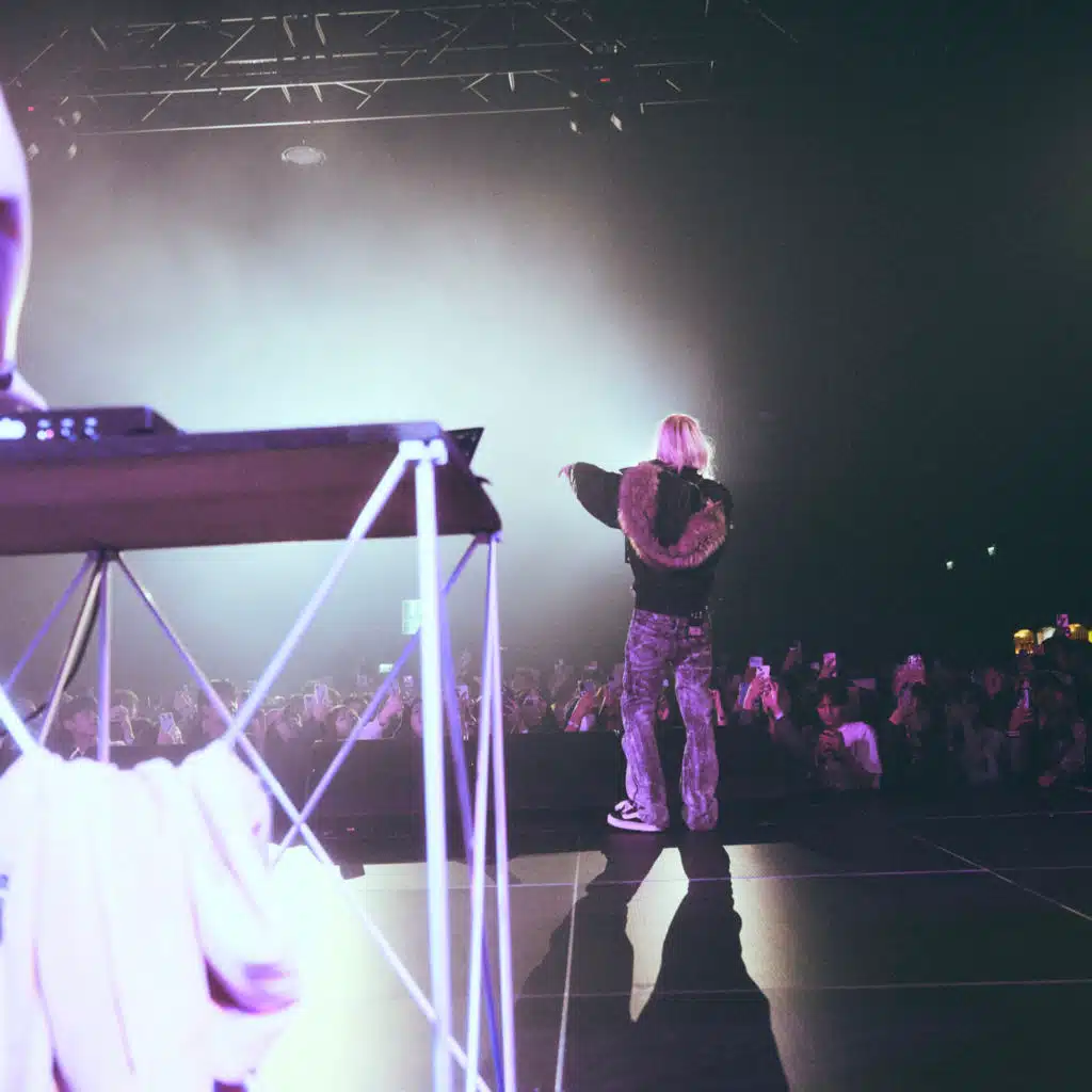 artist-header-image