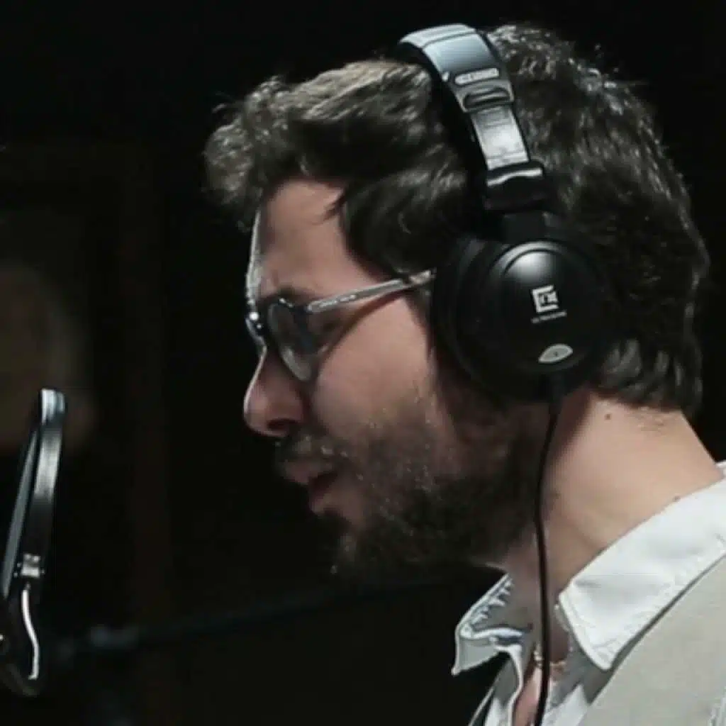 artist-header-image